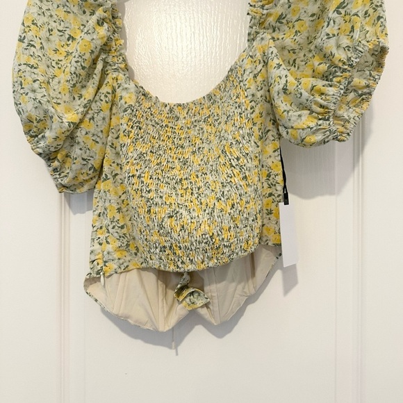 ASTR the Label NWT Lace-Up Floral Puff Sleeve Crop Top, Size large - Picture 3 of 3